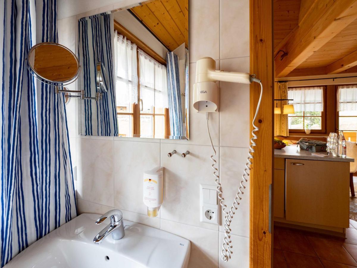 Holiday Apartements By Hotel Gruener Baum Feldberg フェルトベルク エクステリア 写真