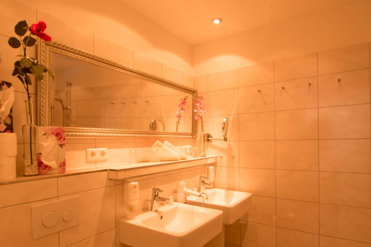 Holiday Apartements By Hotel Gruener Baum Feldberg フェルトベルク エクステリア 写真